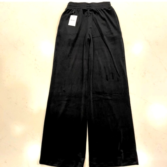 Forever 21 Pants - NWT Velour Wide Pants